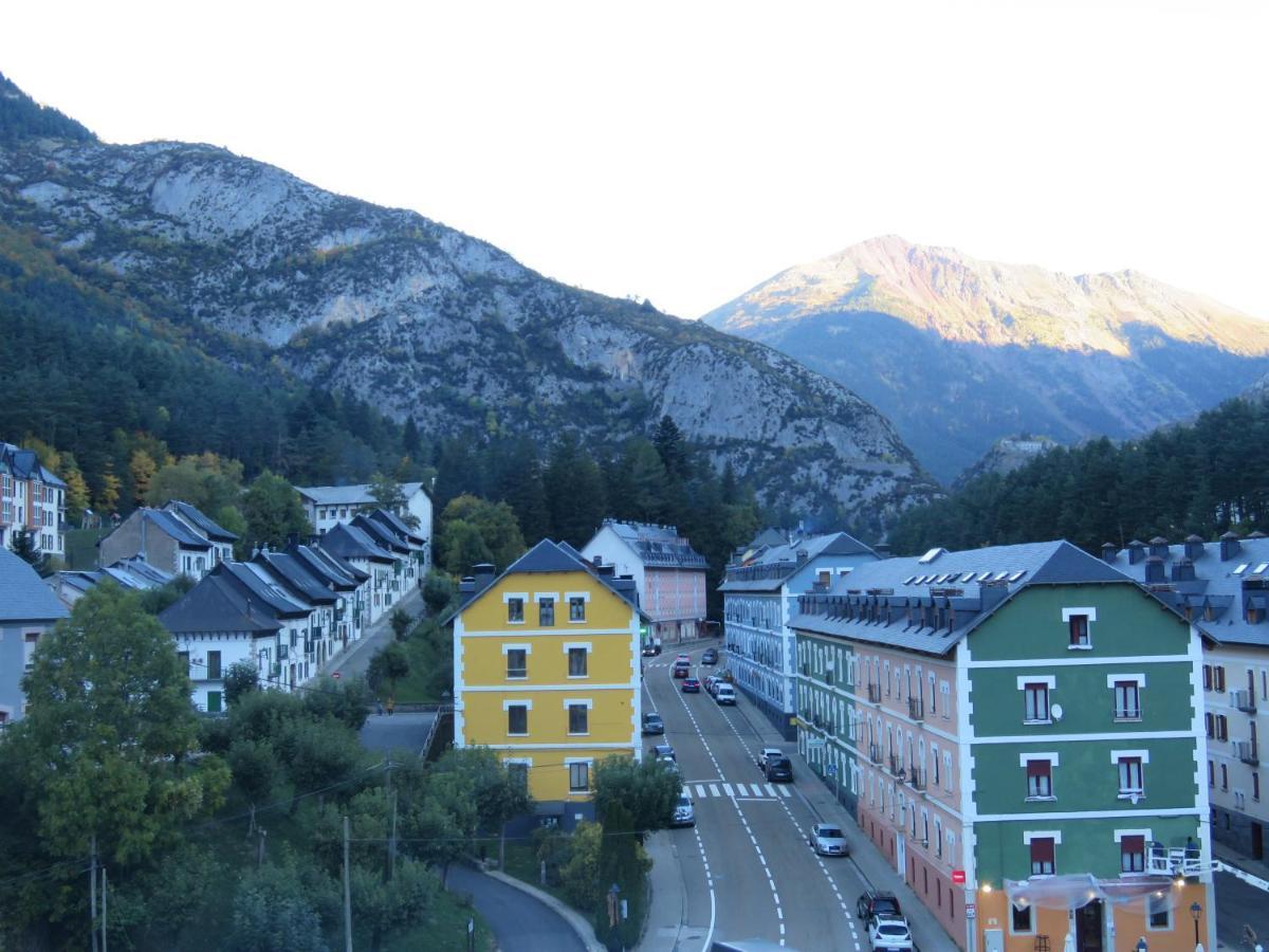 Atico Duplex Reformado Con Vistas A La Montana Apartment Canfranc Bagian luar foto